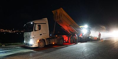 KAHRAMANMARAŞ BÜYÜKŞEHİR’DEN ELMALAR YOLUNDA KESİNTİSİZ ASFALT MESAİSİ