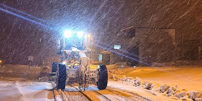 KAHRAMANMARAŞ BÜYÜKŞEHİR’DEN GECE BOYUNCA KAR MESAİSİ