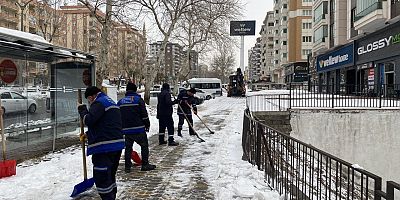 KAHRAMANMARAŞ BÜYÜKŞEHİR’DEN YAYA YOLLARINDA TEMİZLİK