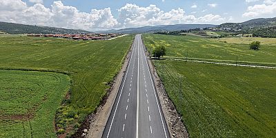KAHRAMANMARAŞ BÜYÜKŞEHİR, DULKADİROĞLU ELMALAR – ÇOKYAŞAR YOLUNDA ASFALT SERİMİNİ HIZLA SÜRDÜRÜYOR