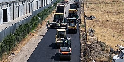 KAHRAMANMARAŞ BÜYÜKŞEHİR, DULKADİROĞLU GENÇOSMAN’DA ASFALT MESAİSİNİ SÜRDÜRÜYOR