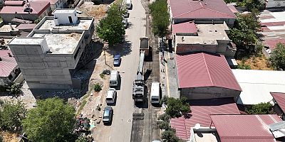 KAHRAMANMARAŞ BÜYÜKŞEHİR, DULKADİROĞLU HACI MURAT CADDESİ’Nİ ASFALTA HAZIRLIYOR