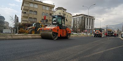 KAHRAMANMARAŞ BÜYÜKŞEHİR, DULKADİROĞLU’NDA ASFALT MESAİSİNİ SÜRDÜRÜYOR