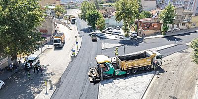 KAHRAMANMARAŞ BÜYÜKŞEHİR, GAZNELİLER CADDESİ’NDE SON KAT ASFALT SERİMİNİ SÜRDÜRÜYOR