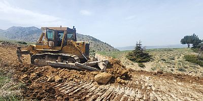 KAHRAMANMARAŞ BÜYÜKŞEHİR, GÖKSUN’DA YOL ÇALIŞMASI  YAPIYOR  