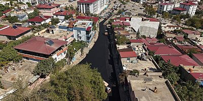 KAHRAMANMARAŞ BÜYÜKŞEHİR’İN ASFALT MESAİSİ SOKAK SOKAK, CADDE CADDE DEVAM EDİYOR