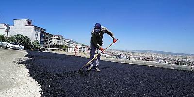KAHRAMANMARAŞ BÜYÜKŞEHİR’İN ASLANBEY MAHALLESİ’NDEKİ ASFALT MESAİSİ SÜRÜYOR