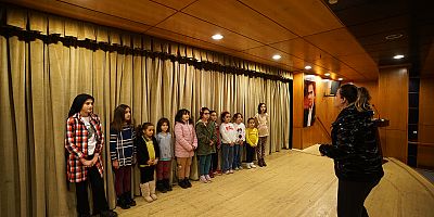 KAHRAMANMARAŞ BÜYÜKŞEHİR'İN ÇOCUK KOROSUNDA EĞİTİMLER DEVAM EDİYOR