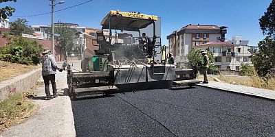 KAHRAMANMARAŞ BÜYÜKŞEHİR’İN DULKADİROĞLU BAHÇELİEVLER’DE ASFALT MESAİSİ KESİNTİSİZ SÜRÜYOR