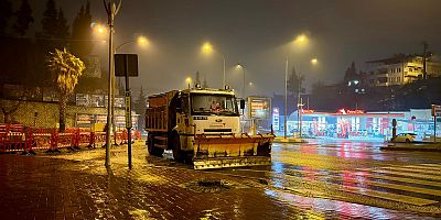 KAHRAMANMARAŞ BÜYÜKŞEHİR KAR ALARMINDA EKİPLER GECE BOYUNCA SAHADA