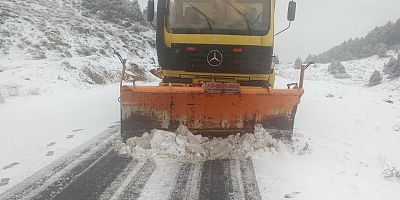 KAHRAMANMARAŞ BÜYÜKŞEHİR, KAR YAĞIŞI SONRASI ARTERLERİ ULAŞIMA AÇIK TUTUYOR