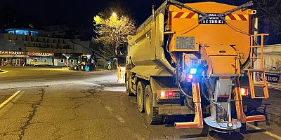 Şehir genelinde kış şartlarıyla mücadelesini etkin bir şekilde sürdüren Kahramanmaraş Büyükşehir Belediyesi