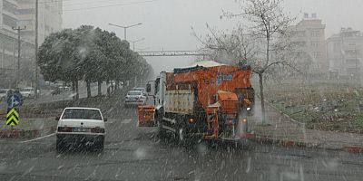 KAHRAMANMARAŞ BÜYÜKŞEHİR KIŞ ŞARTLARIYLA MÜCADELESİNİ ARALIKSIZ SÜRDÜRÜYOR