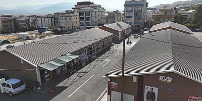 Kahramanmaraş Büyükşehir Belediye Başkanı Hayrettin Güngör’ün Kocaeli Çarşısı ziyaretinde esnafın talep ettiği gölgeliklerin imalatına başlandı. Bölgedeki esnaf