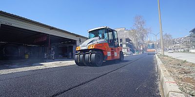 KAHRAMANMARAŞ BÜYÜKŞEHİR, KUDDUSİ BABA BULVARI’NDA ASFALT ÇALIŞMASINI SÜRDÜRÜYOR