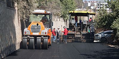 KAHRAMANMARAŞ BÜYÜKŞEHİR, ONİKİŞUBAT KÂTİP ÇELEBİ CADDESİ’Nİ ASFALTLIYOR  