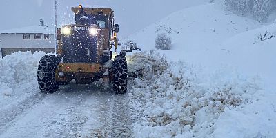 KAHRAMANMARAŞ BÜYÜKŞEHİR, ŞEHRİN DÖRT BİR YANINDA KAR MESAİSİNİ SÜRDÜRÜYOR