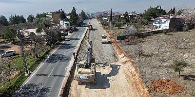 KAHRAMANMARAŞ BÜYÜKŞEHİR, YEDİKUYULAR VE BERTİZ’E ULAŞIMIN SAĞLAYAN YOLDA ÇALIŞMALARINI SÜRDÜRÜYOR