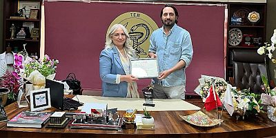 KAHRAMANMARAŞ ECZACILAR ODASI BAŞKANI EBRU KAYA’YA “OLUMLU DEĞİŞİM TEMSİLCİSİ ÖDÜLÜ” VERİLDİ