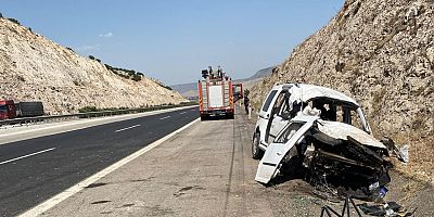 KAHRAMANMARAŞ-GAZİANTEP YOLUNDA FECİ KAZA: 2’Sİ AĞIR 6 YARALI