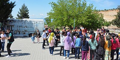 Kahramanmaraş Büyükşehir Belediyesi Gezici Kütüphanesi