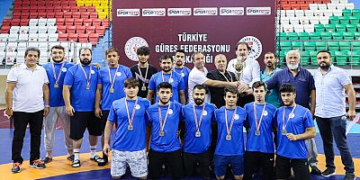 KAHRAMANMARAŞ’IN GÜREŞ TAKIMI GÖĞÜSLERİ KABARTTI