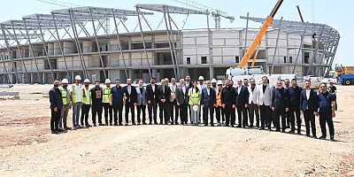 KAHRAMANMARAŞ’IN YENİ STADYUMU HER GEÇEN GÜN YÜKSELİYOR