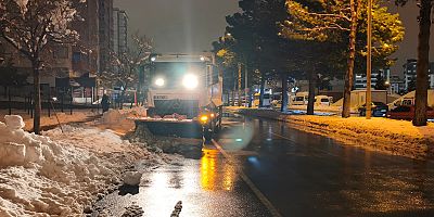 KAHRAMANMARAŞ  MERKEZİNDE ARTERLER ULAŞIMA AÇIK, BUZLANMAYA GEÇİT YOK