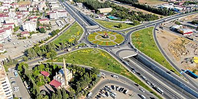  KAHRAMANMARAŞ MEVSİMLİK ÇİÇEKLERLE ŞEHİR RENKLENDİ