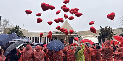 KAHRAMANMARAŞ OTİZM İÇİN YÜRÜDÜ MESAJLAR GÖKYÜZÜNE BIRAKILDI