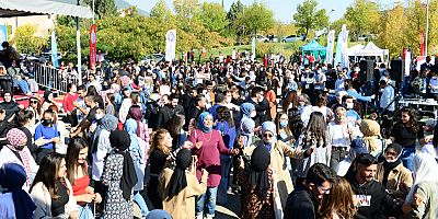Kahramanmaraş Sütçü İmam Üniversitesi toplulukları tanıtım günü kapsamında çok sayıda etkinlik gerçekleştirildi.