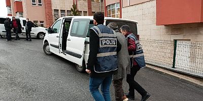 KAHRAMANMARAŞ’TA 18 YIL HAPİS CEZASIYLA ARANAN BİR KİŞİ YAKALANDI



Kahramanmaraş’ta cinsel istismar ve hırsızlık suçundan aranan 1 kişi asayiş ekiplerince yakalandı.