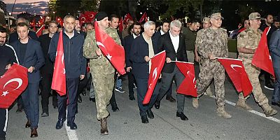 KAHRAMANMARAŞ’TA 19 MAYIS COŞKUSU: FENER ALAYI VE DEV BAYRAKLI KORTEJLE KUTLANDI