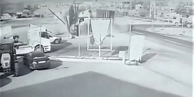 KAHRAMANMARAŞ’TA 2 TIRIN ÇARPIŞTIĞI KAZA ANI KAMERADA