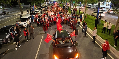 KAHRAMANMARAŞ'TA 300 METRELİK DEV TÜRK BAYRAĞIYLA COŞKULU FENER ALAYI