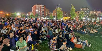 KAHRAMANMARAŞ’TA AÇIK HAVA SİNEMASINA YOĞUN İLGİ