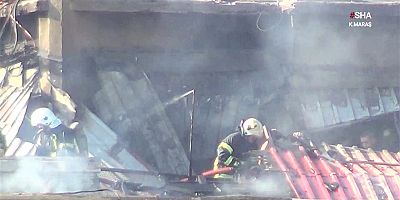 KAHRAMANMARAŞ’TA APARTMANIN ÇATI KATI YENİDEN YANDI