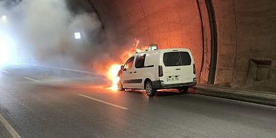 KAHRAMANMARAŞ'TA ARAÇ SEYİR HALİNDE ALEV TOPUNA DÖNDÜ 