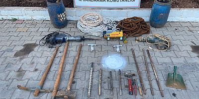 KAHRAMANMARAŞ’TA BOMBACI DEFİNECİLER SUÇÜSTÜ YAKALANDI 