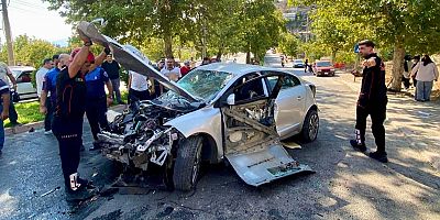 KAHRAMANMARAŞ’TA BU OTOMOBİLDEN SAĞ ÇIKTI