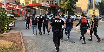 KAHRAMANMARAŞ’TA CİNAYET DAVASINDA 3 KİŞİ TUTUKLANDI