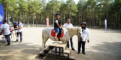 KAHRAMANMARAŞ’TA ÇOCUKLARA ÖZEL PONY ATLARLA BULUŞMA ETKİNLİĞİ