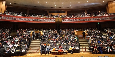 KAHRAMANMARAŞ’TA ÇOCUKLARDAN TİYATROYA YOĞUN İLGİ