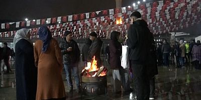 KAHRAMANMARAŞ'TA DEPREM ŞEHİTLERİ ANILDI