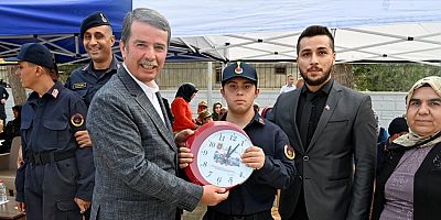 KAHRAMANMARAŞ'TA DEPREMZEDE GENÇLER ASKER OLDU