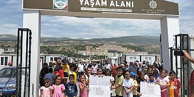 KAHRAMANMARAŞ’TA DEPREMZEDELER TEPKİ GÖSTERDİ