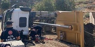 KAHRAMANMARAŞ'TA FECİ KAZA: KAMYON SÜRÜCÜSÜ HAYATINI KAYBETTİ