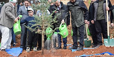 KAHRAMANMARAŞ'TA FİDANLAR TOPRAKLA BULUŞTU