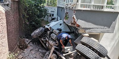KAHRAMANMARAŞ’TA FRENİ PATLAYAN SU TANKERİ DEHŞET SAÇTI 