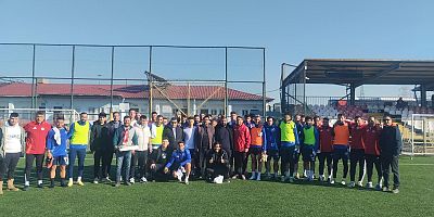 KAHRAMANMARAŞ'TA FUTBOLCULARA TATLI İKRAMI